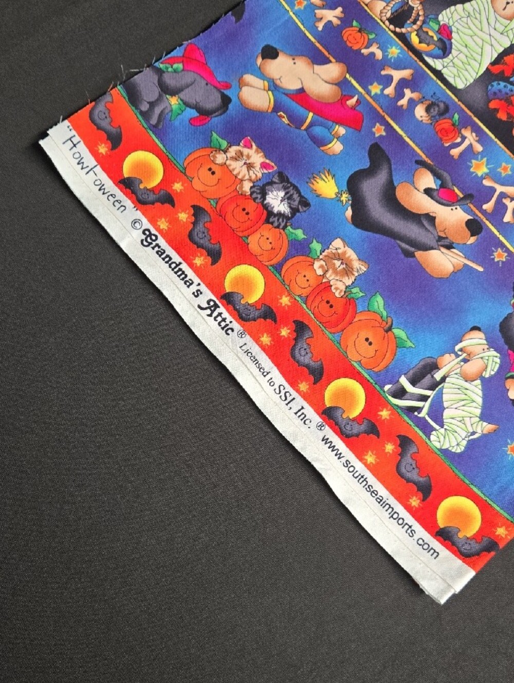🎃🎃🎃Howl-oween Grandma's Attic 1990 Halloween Fabric, 1 Yard - Picture 5 of 5